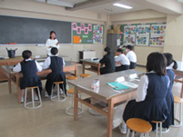 写真1 小学校での出前授業